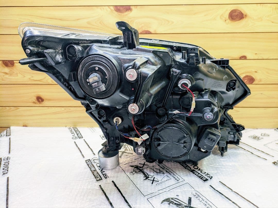 20ヴェルファイア ヘッドライト シーケンシャル イカリング 黄ばみ無し