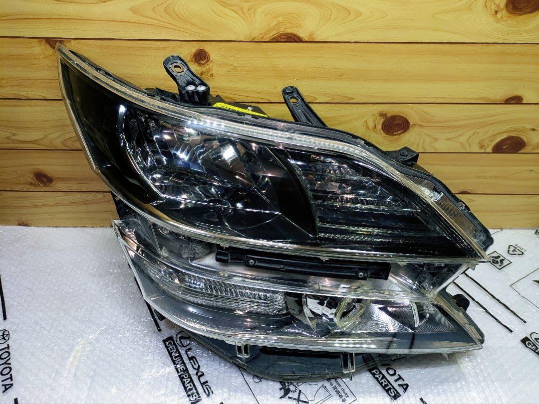 20ヴェルファイア ヘッドライト シーケンシャル イカリング 黄ばみ無し