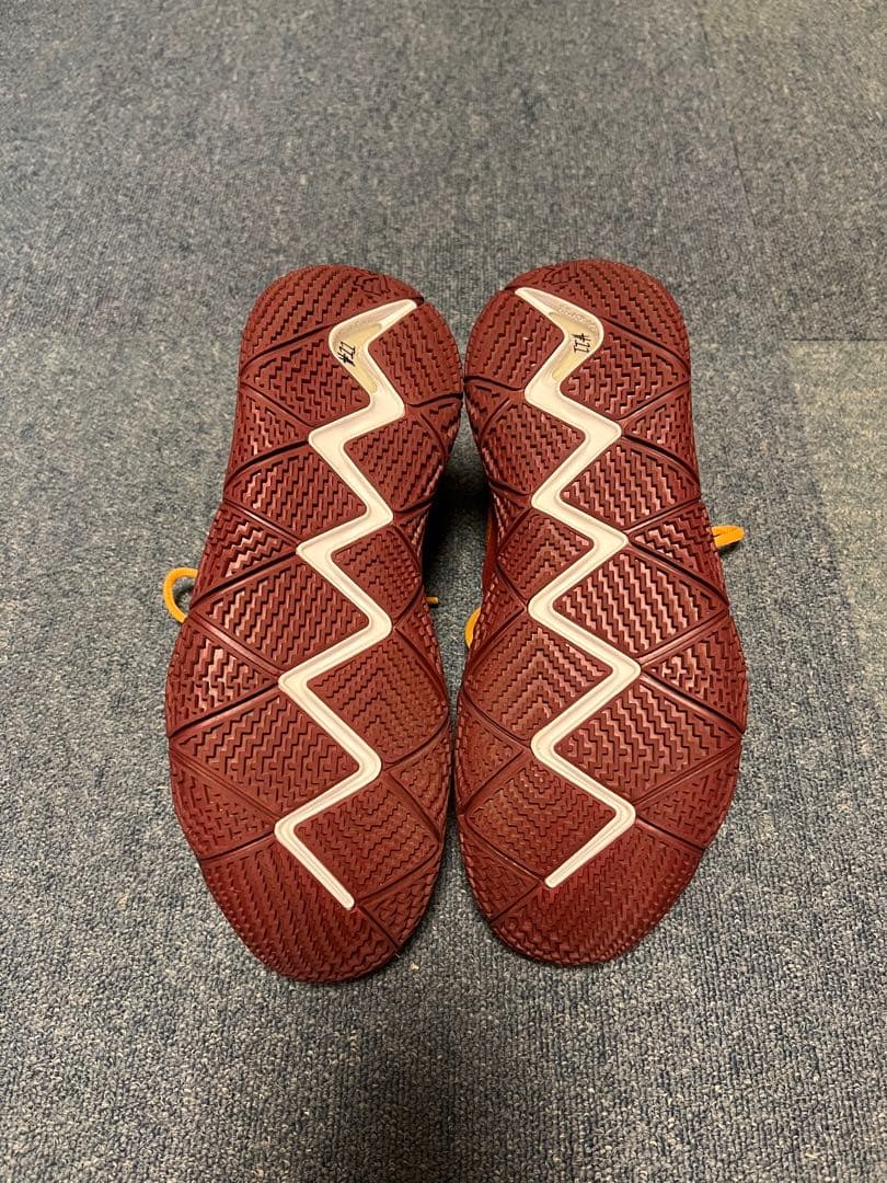 Nike Kyrie ４ バスケットボールシューズ 赤/オレンジ