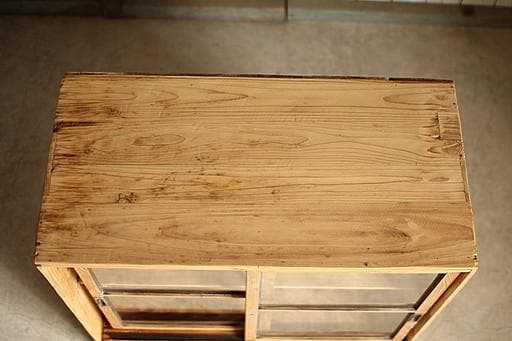 古い小ぶりな木枠のガラス戸棚　引き出し2杯　食器棚　水屋　キャビネット　古家具