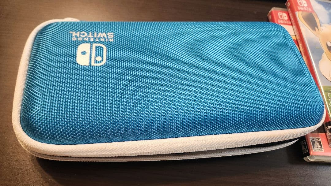 Switchライト(ポケモンバーション)　ソフト2つ　モンスターボール　ケース付