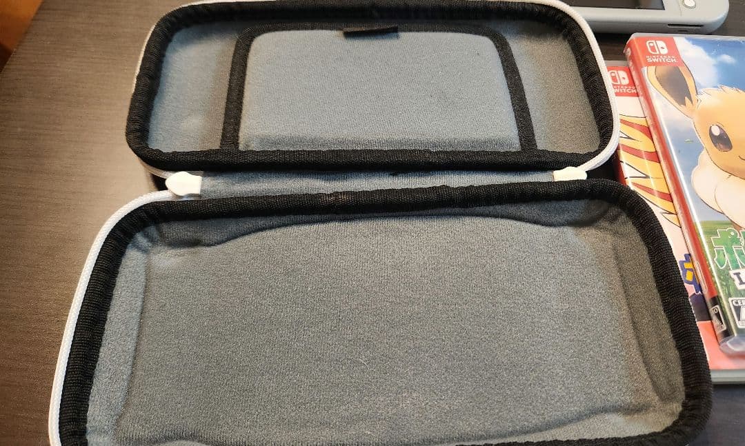 Switchライト(ポケモンバーション)　ソフト2つ　モンスターボール　ケース付