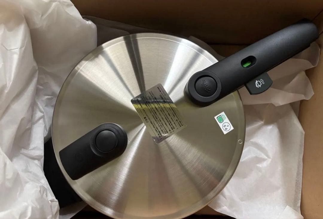 【新品】ビタクイックプレミアム 4.5L フィスラー｜圧力鍋　レシピ本付き