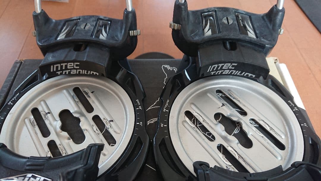 F2 intec titanium スノーボードビンディング