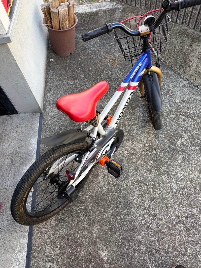 イオンバイク　18インチ HONDA トリコロールカラー　前カゴ、補助輪附属