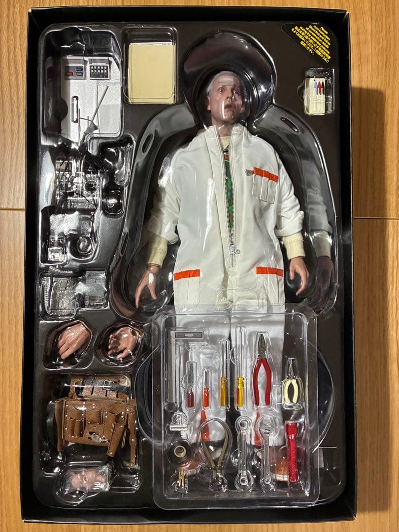 バック・トゥ・ザ・フューチャー ドク・ブラウン 1/6フィギュア　MMS609