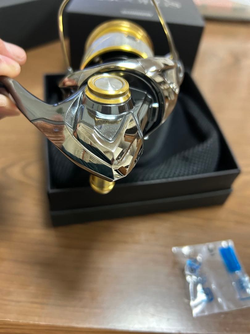 美品　シマノ　14 ステラ2500HGS 新品の替ラインローラー付き