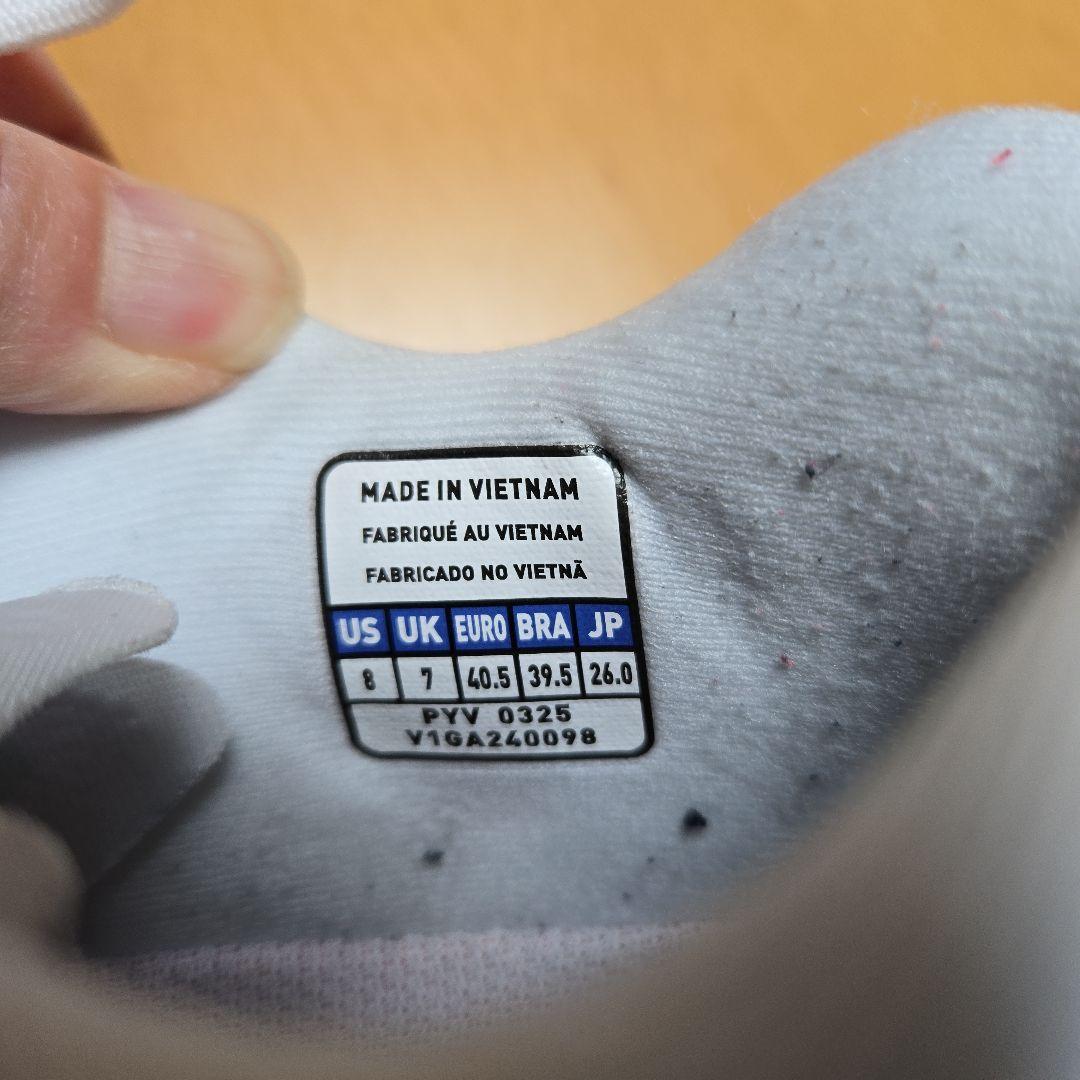 美品　ミズノ　バレーボールシューズ　ウエーブライトニング Z8　26.0cm　白