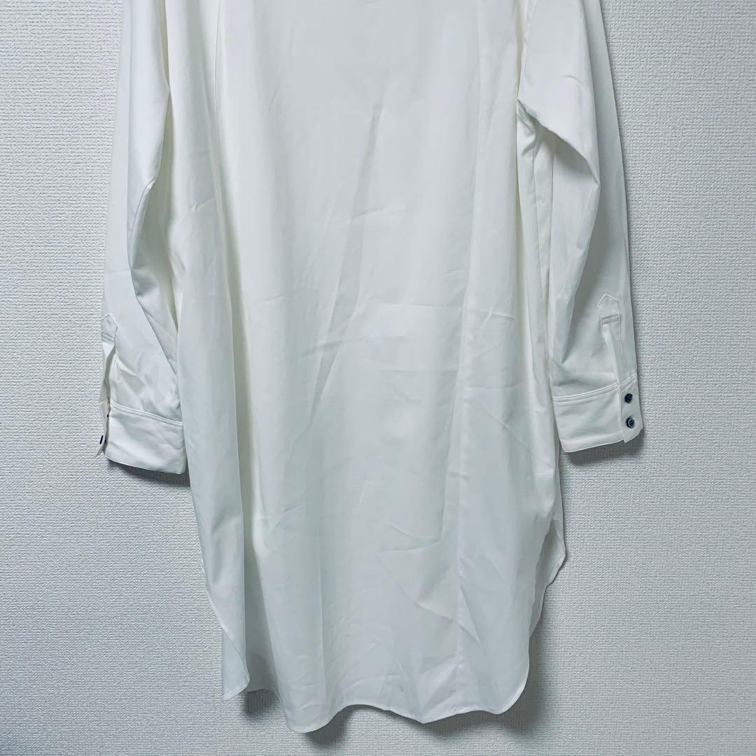 美品　OUR シワになりにくい胸元切り替えロングシャツ　ホワイト