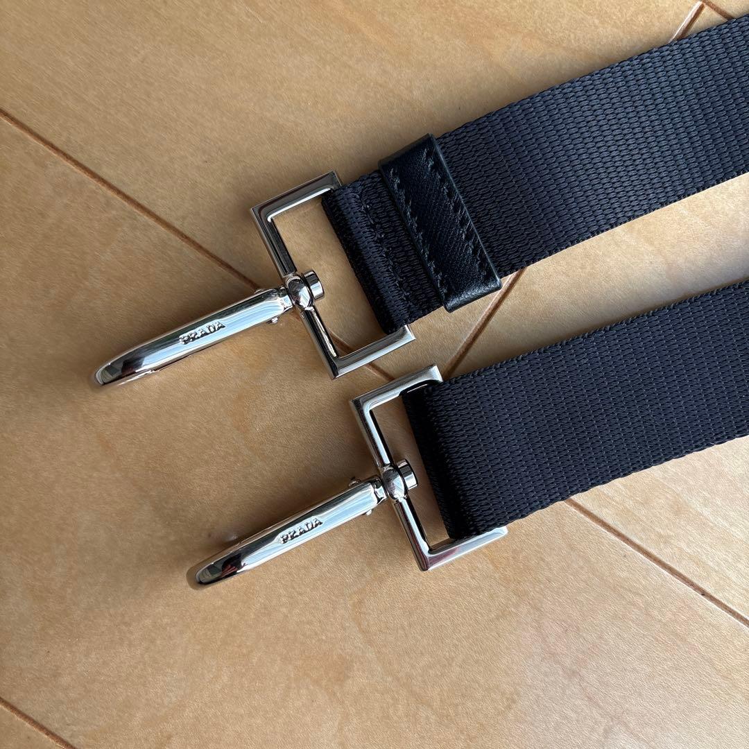 PRADAショルダーストラップ　ブラック