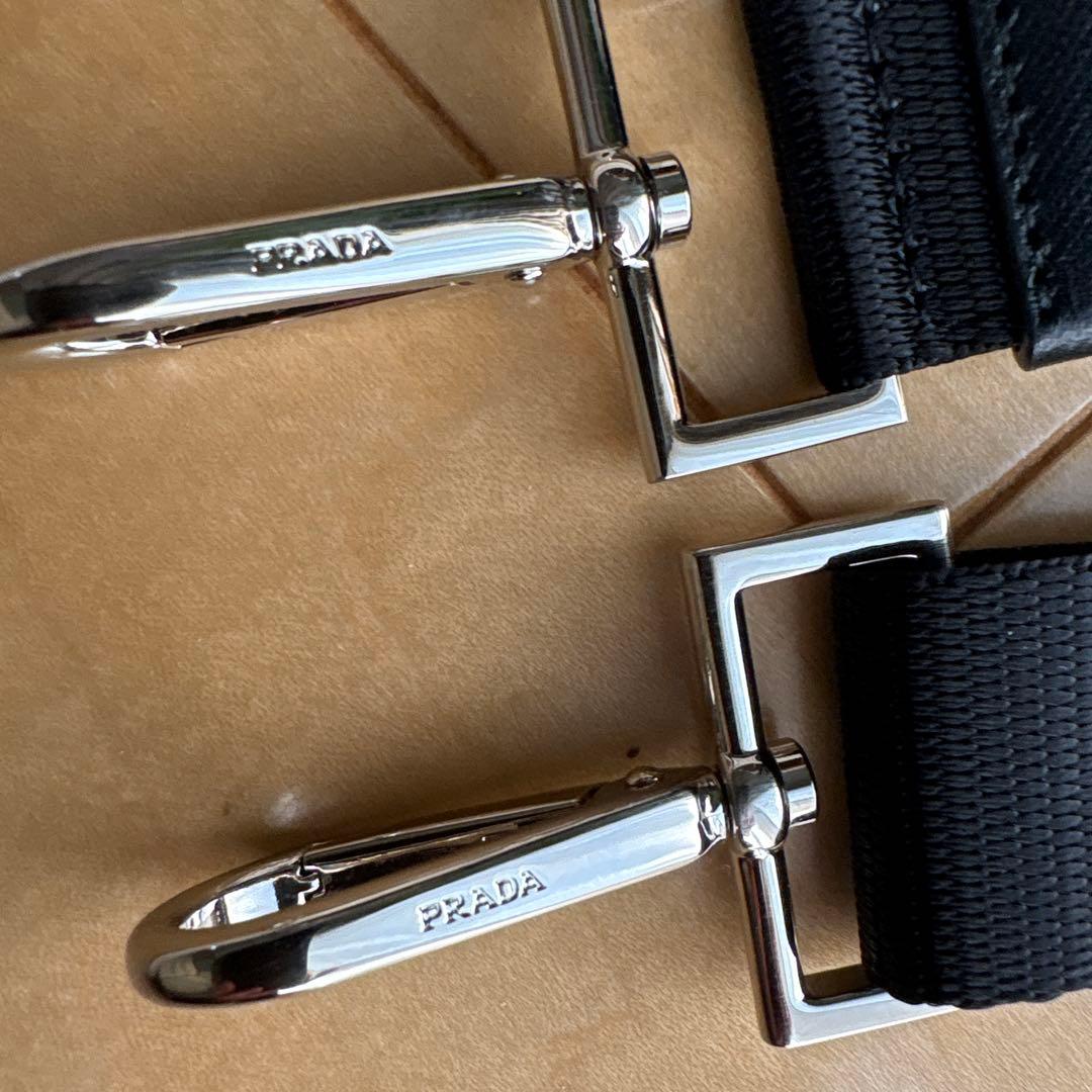 PRADAショルダーストラップ　ブラック