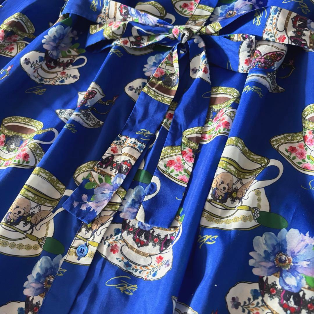 美品スカラーScoLarティーカップ柄 総柄前開きシャツロングワンピースブルー青