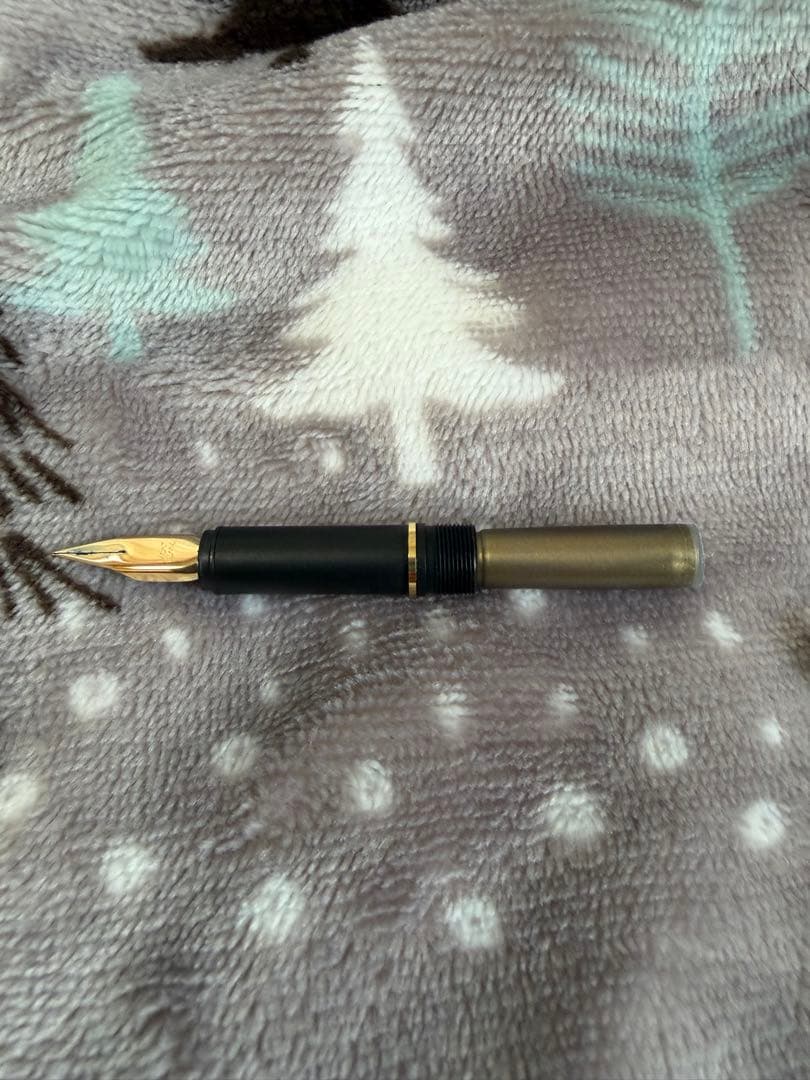 万年筆Mont Blancスリムライン　ゴールドブラウン