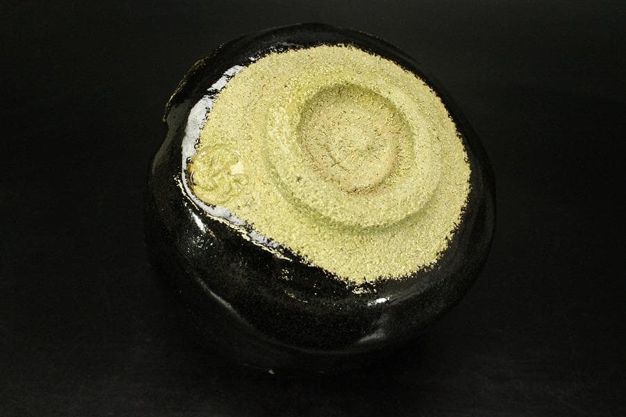 茶道具 楽茶碗 山草風景文様 松楽印(メ1732)