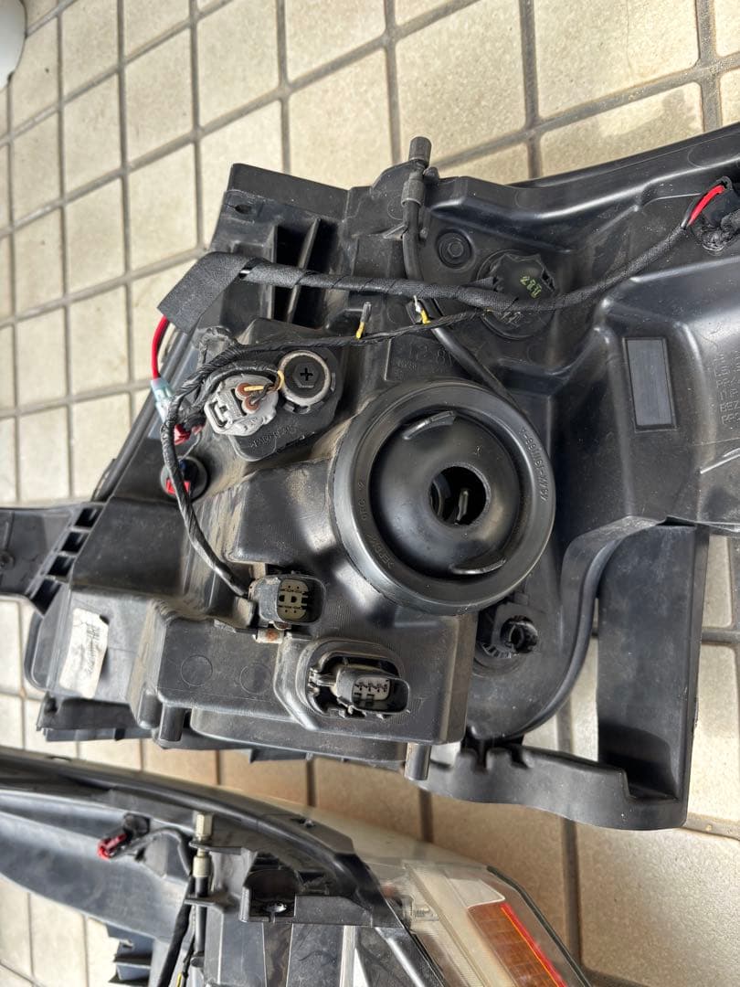 フォードエクスプローラー　ヘッドライト