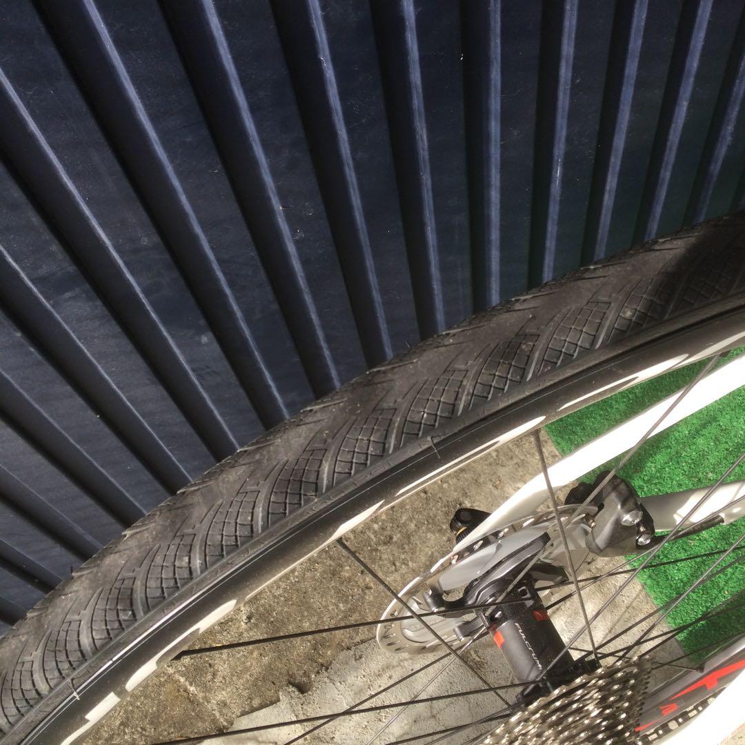 FOCUS ロードバイク ホワイト フルクラムホイール　引き取り限定