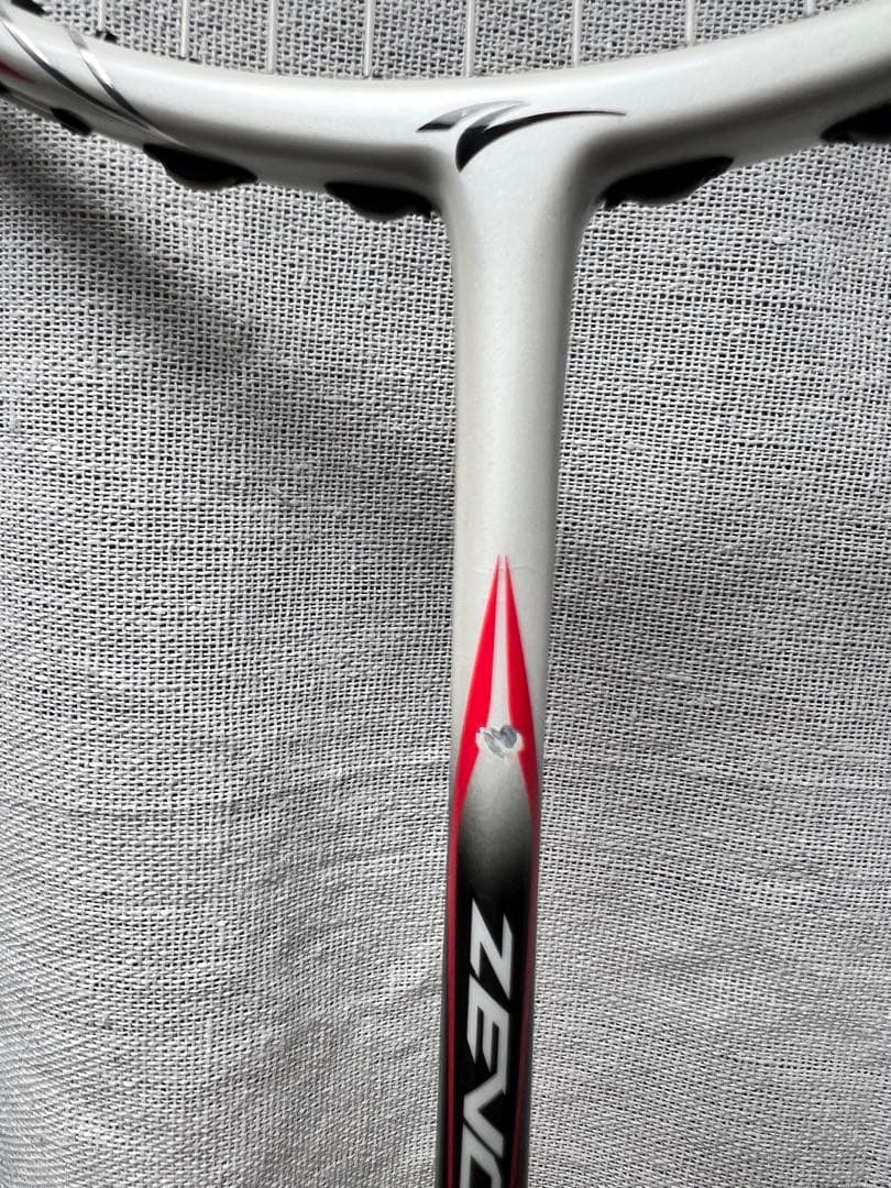 希少バドミントンラケット　キズナ　ジャパン　ZEVOLVE 70