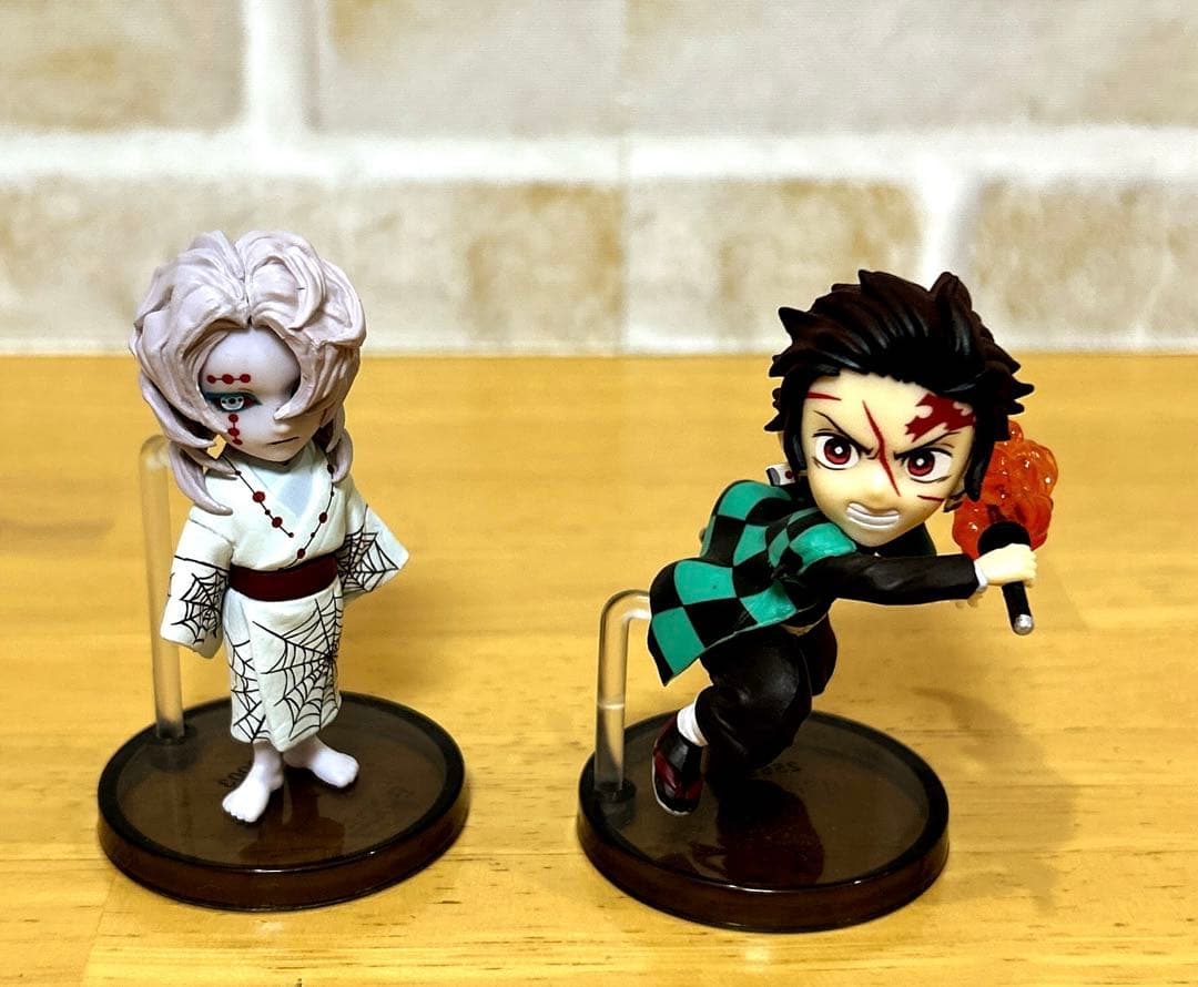 鬼滅の刃漫画全巻セット＋外伝1冊＋クリアポスター6枚＋フィギュア2体