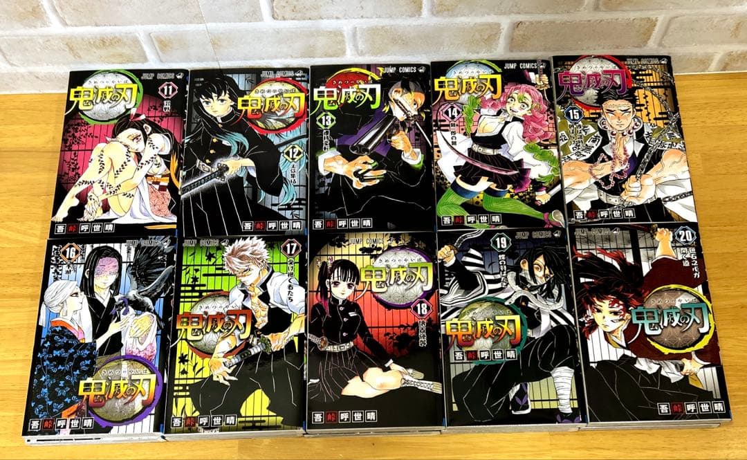 鬼滅の刃漫画全巻セット＋外伝1冊＋クリアポスター6枚＋フィギュア2体
