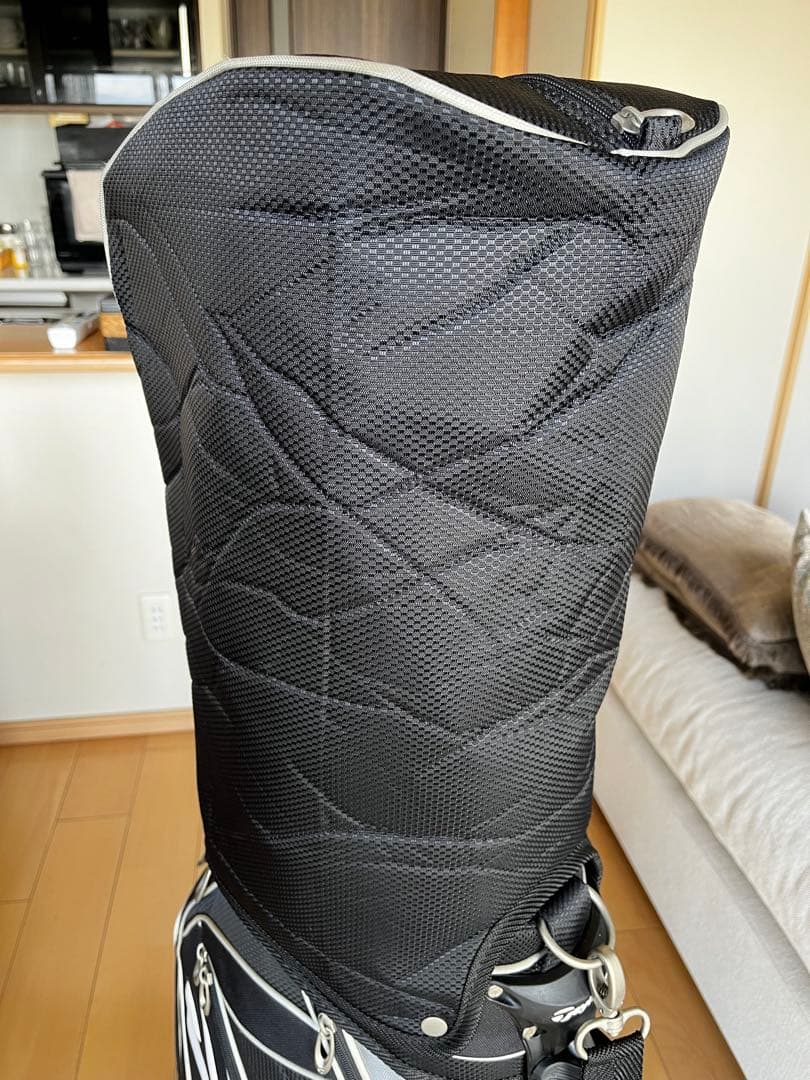 美品！テーラーメイド　黒　カート型キャディバッグ　しっかりとした造り　9.5型