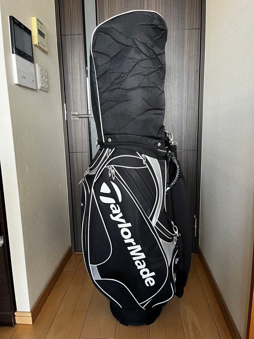 美品！テーラーメイド　黒　カート型キャディバッグ　しっかりとした造り　9.5型
