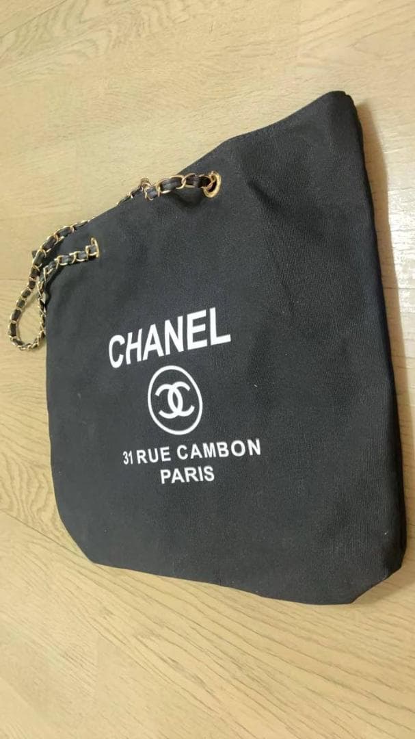 新品未使用 プリント ストラップチェーン付き 2way トートバッグ ブラック