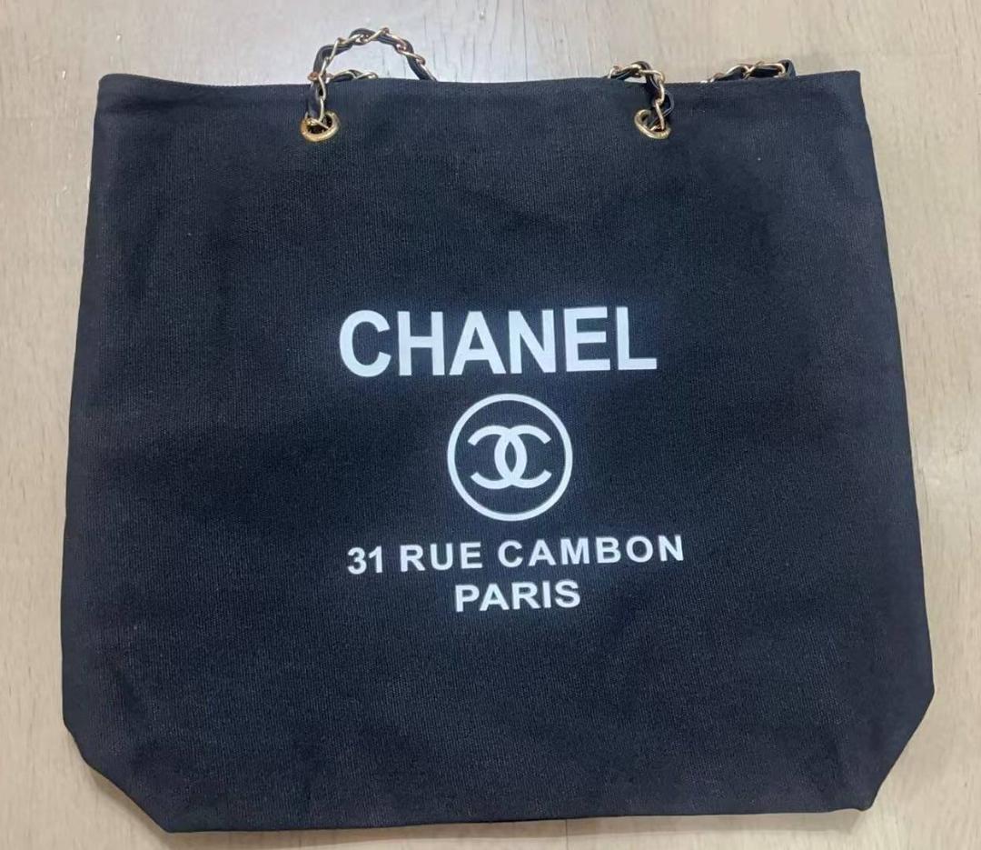 新品未使用 プリント ストラップチェーン付き 2way トートバッグ ブラック