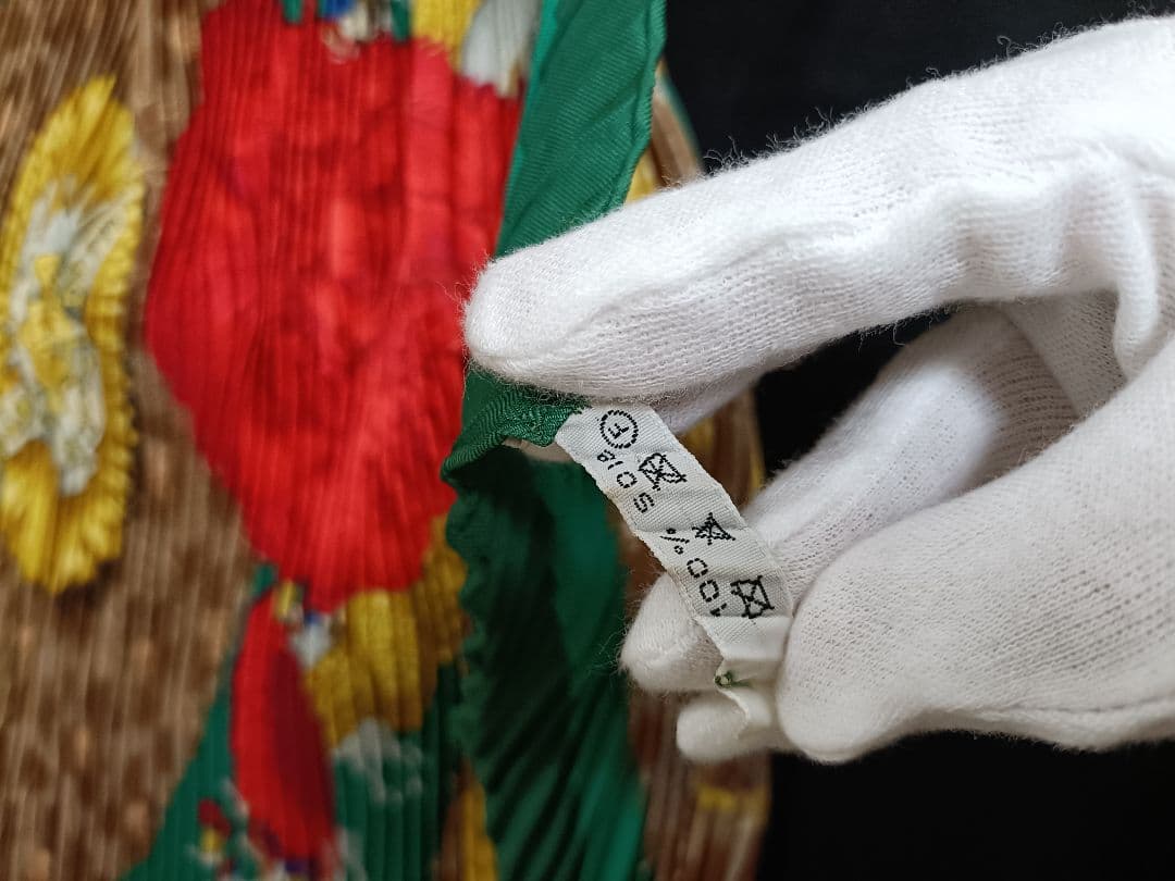 ★未使用級美品★エルメス　プリーツスカーフ　カレ　マルチカラー　シルク