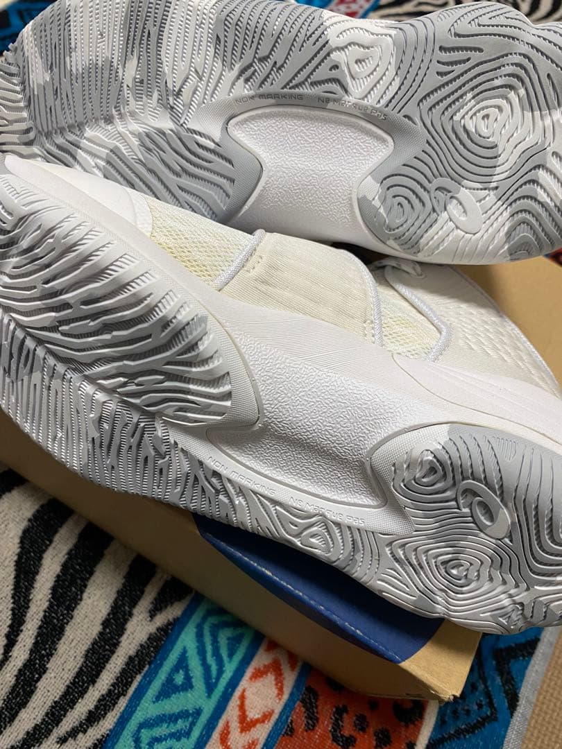 シューズ(男性用) INVADE NOVA WHITE/PURE SILVER 24.5