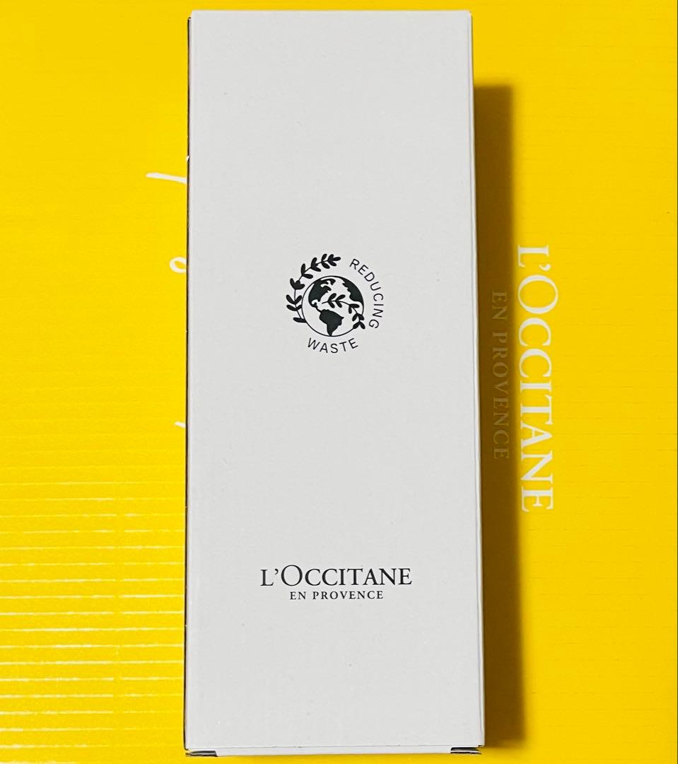 ロクシタン ファイブハーブス リペアリング ヘアケア商品とウッドパドルブラシ