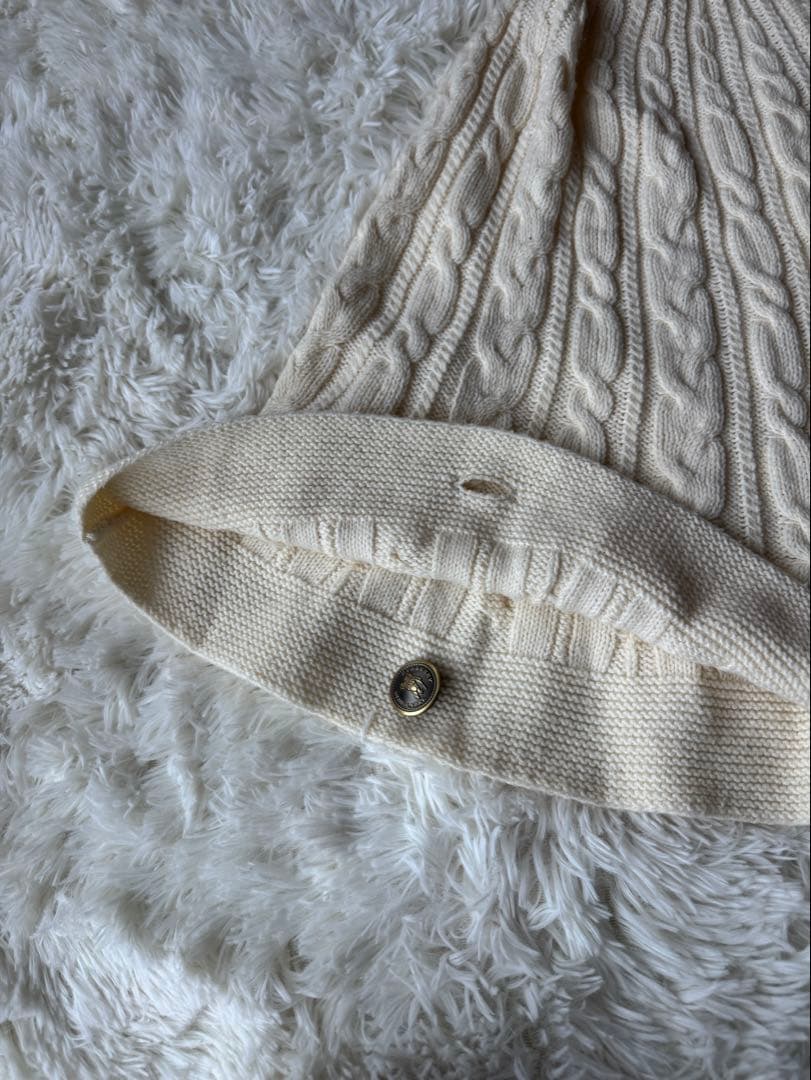 希少✨バーバリーブルーレーベル ケーブルニット ポンチョ ロゴボタン ホワイト