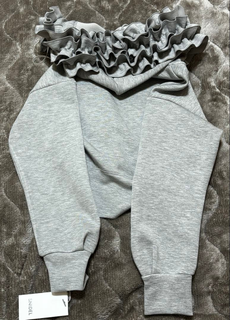 あやちsnidelフリルショートジップパーカー　グレー