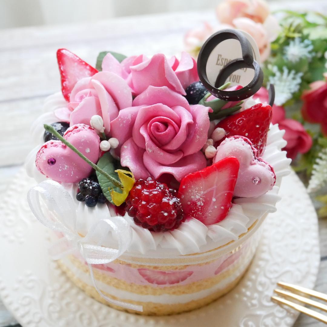【マロングラッセ様】フェイクスイーツ◆薔薇＆マカロン飾り♡苺の華やかデコケーキ