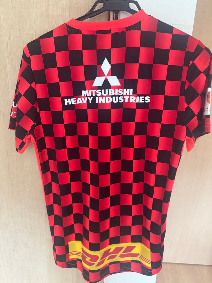 【美品・直筆サイン入り】浦和レッズ　2020 プレマッチトップ