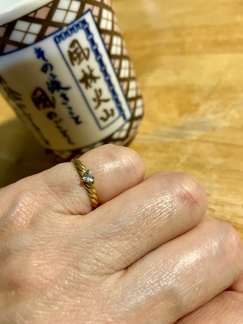 K18＊アクアマリンツイストデザイン ハート型リングです