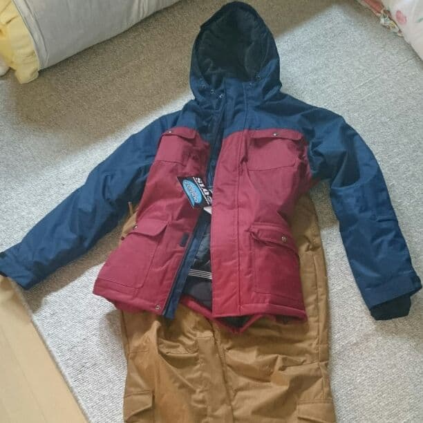 新品未使用  スキー   スノーボードウェアー上下セット