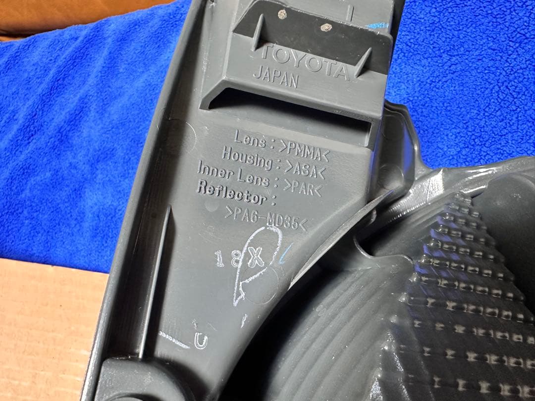 未使用 左右セット200系 前期 ハイエース 純正 テールランプ A045053