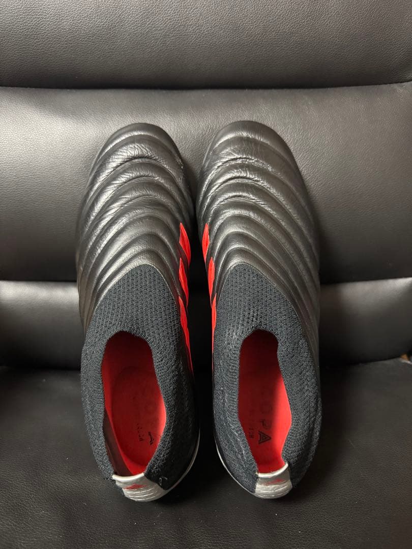 adidas サッカーシューズ・スパイク ブラック/レッド