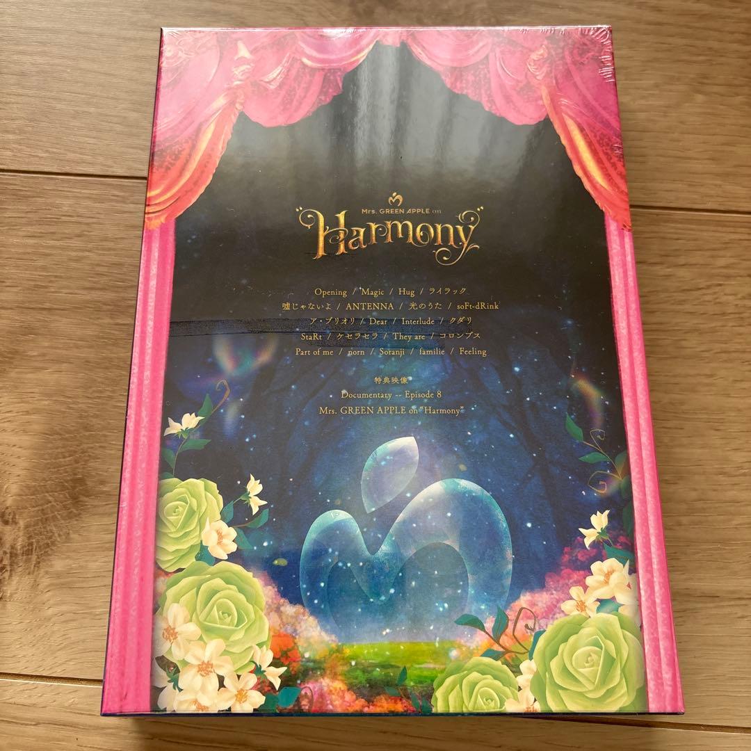 Mrs.Green Apple 10 箱とBlu-rayと一部グッズ