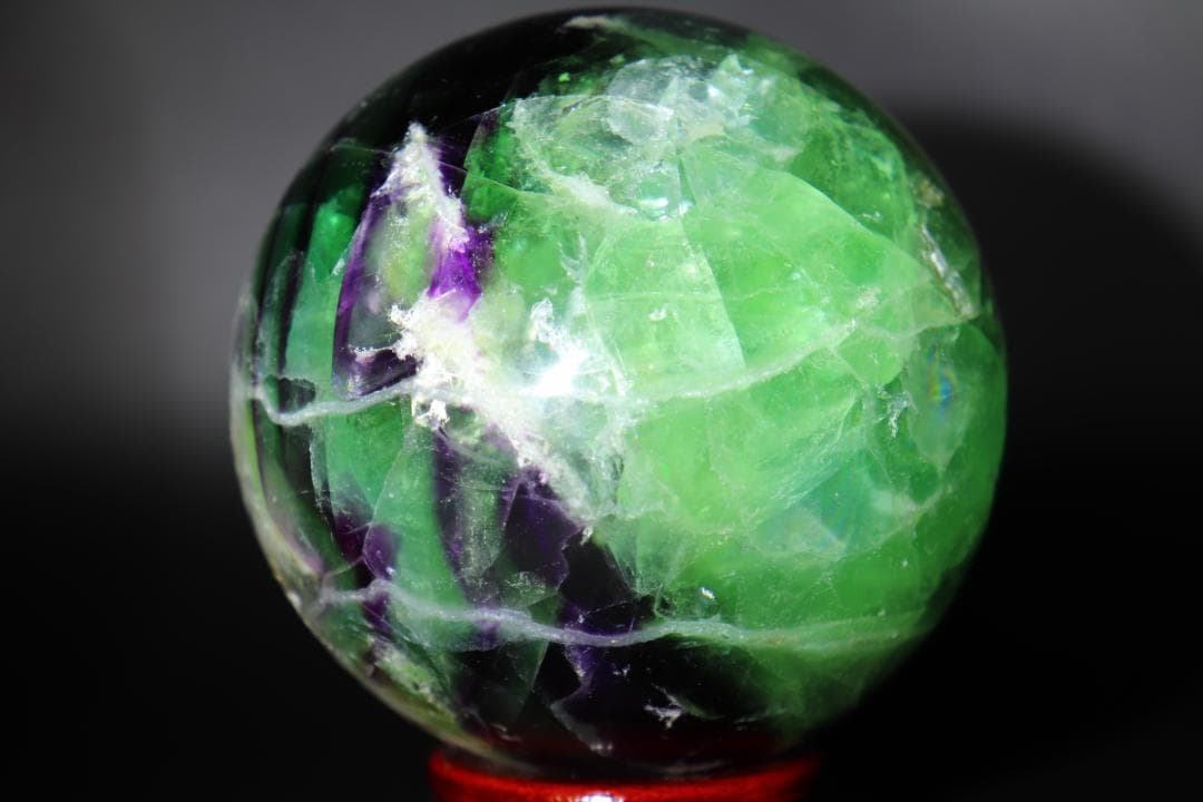 【本物保証】虹入り フローライト 1.5kg 丸玉 スフィア 天然石 送料無料