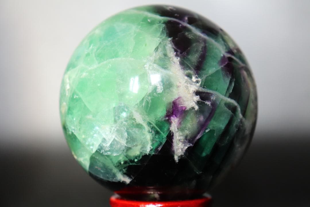 【本物保証】虹入り フローライト 1.5kg 丸玉 スフィア 天然石 送料無料