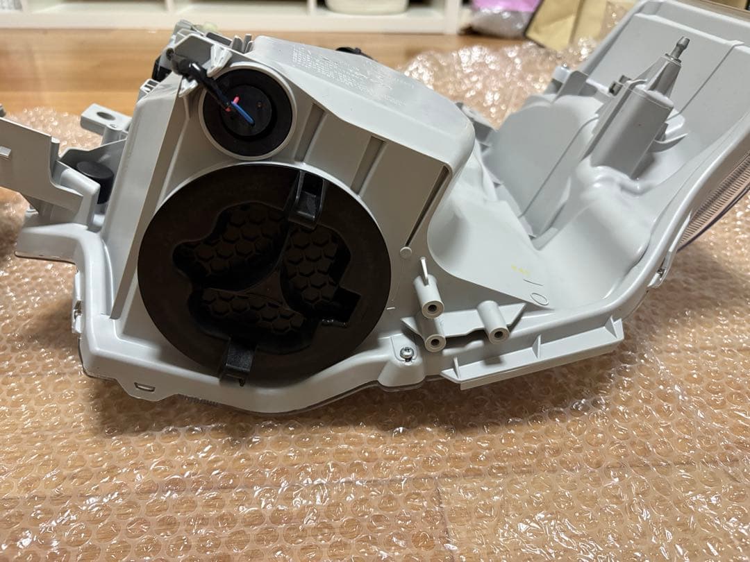 ハイエース 8型 新車外し 純正LEDヘッドライト