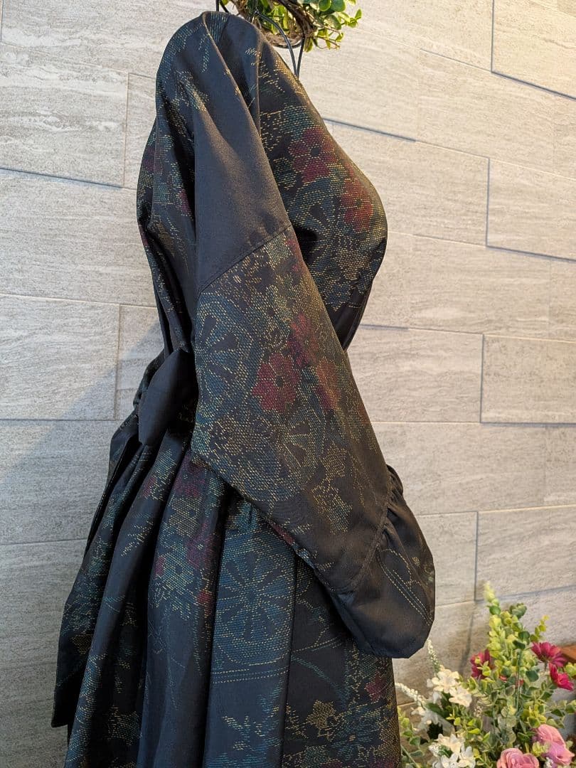 A276黒系大島紬Aラインワンピース★リボン・ブローチ