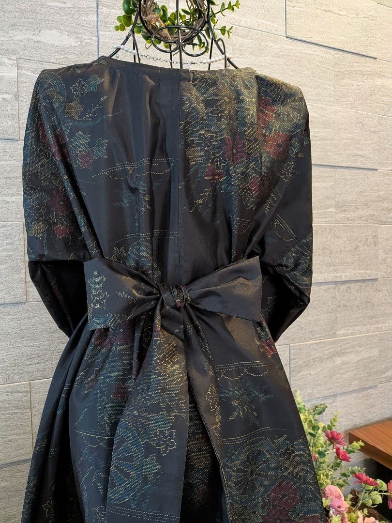 A276黒系大島紬Aラインワンピース★リボン・ブローチ