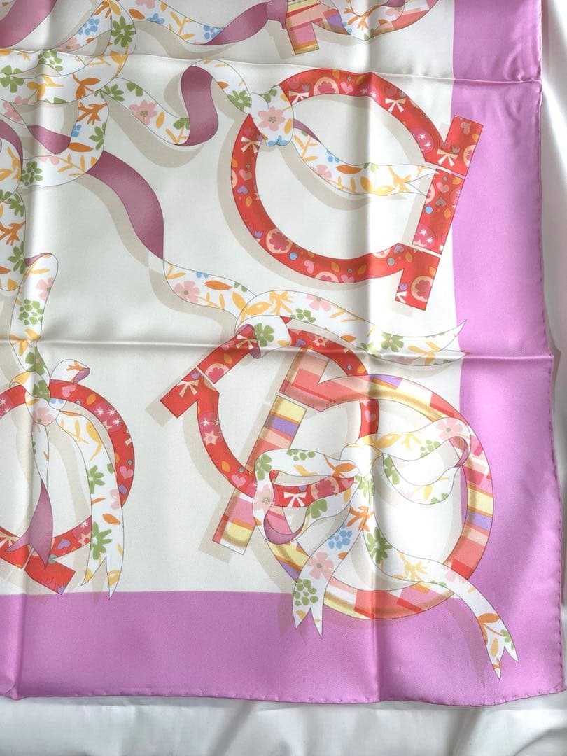 極美品✨Ferragamo フェラガモ　大判　スカーフ ガンチーニ柄