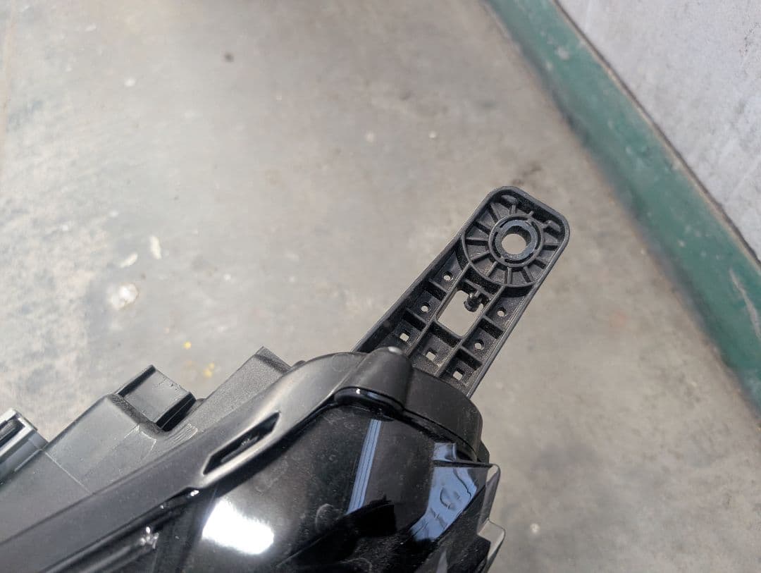 日産　ノート　オーラ　左　ヘッドライト