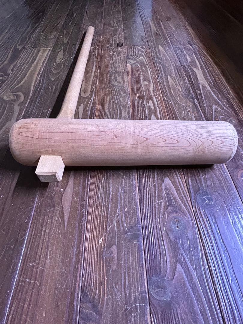 餅つき用杵　欅作り　一回使っただけです　ほぼ新品です　使ってくださる方いませんか