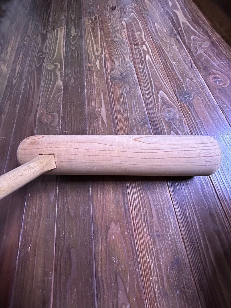 餅つき用杵　欅作り　一回使っただけです　ほぼ新品です　使ってくださる方いませんか