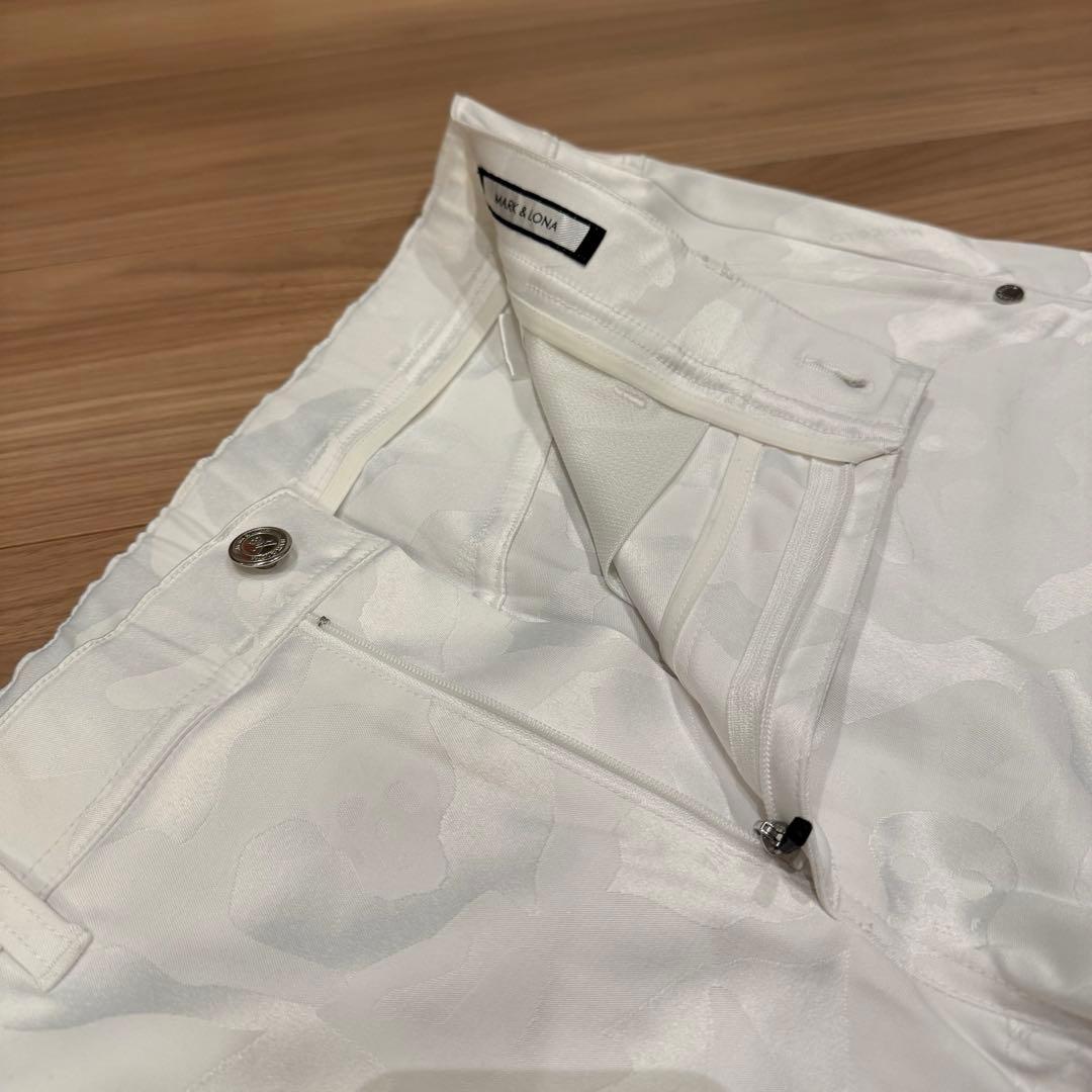 美品MARK&LONA ホワイト 総柄 ゴルフウエア ハーフパンツ