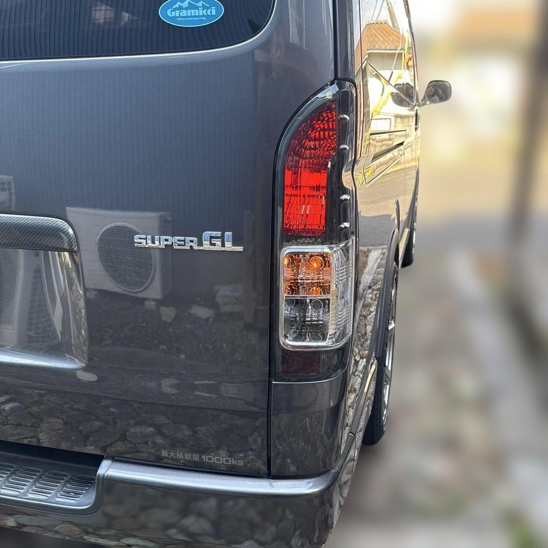 ハイエース 200系 スモーク テールレンズ